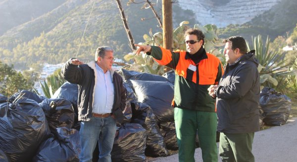 Renta Básica desbroza y limpia el entorno de la ermita de San Antón