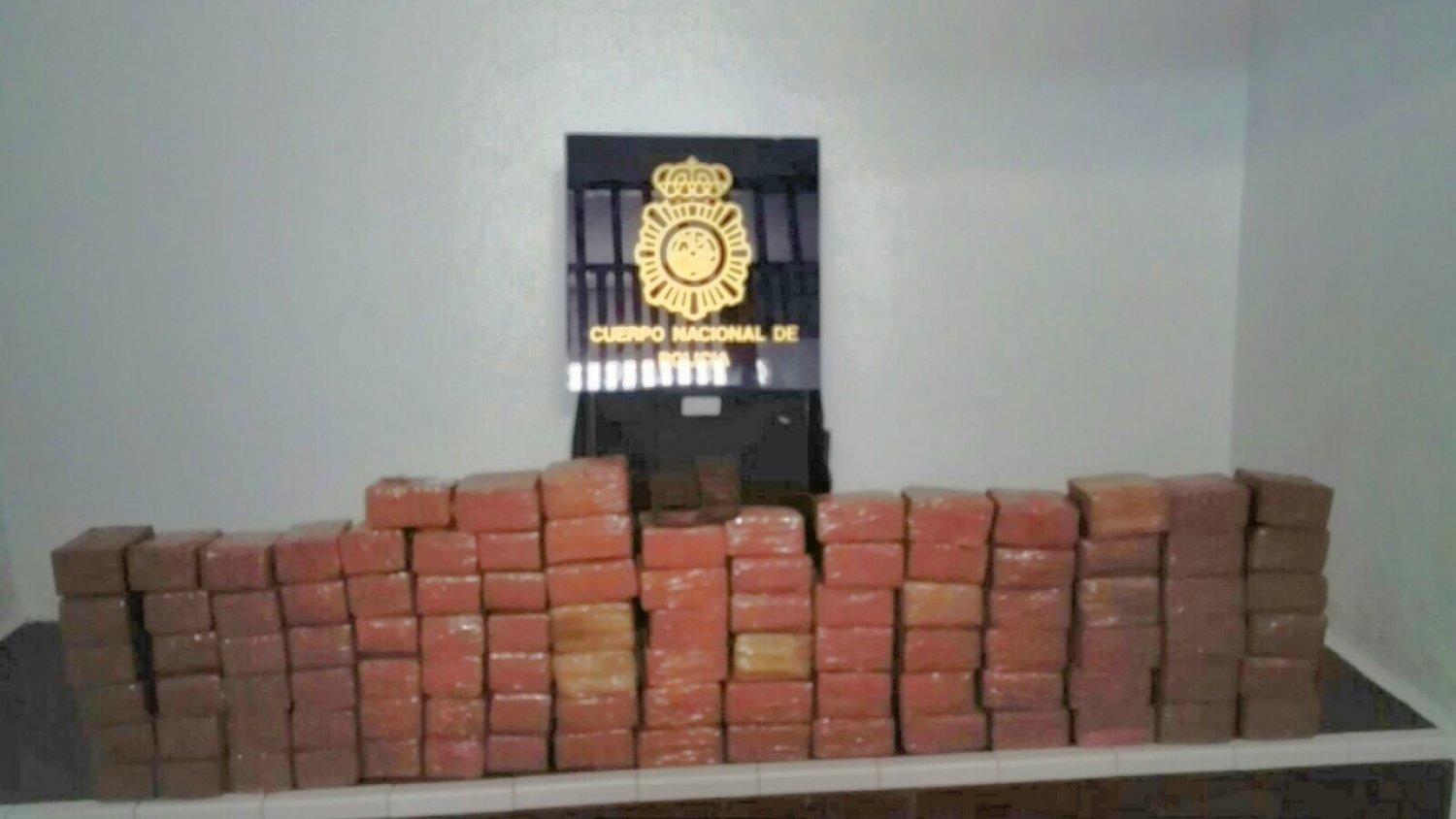 La Policía Nacional detiene en Fuengirola a un hombre que llevaba 110 kilos de hachís en su coche