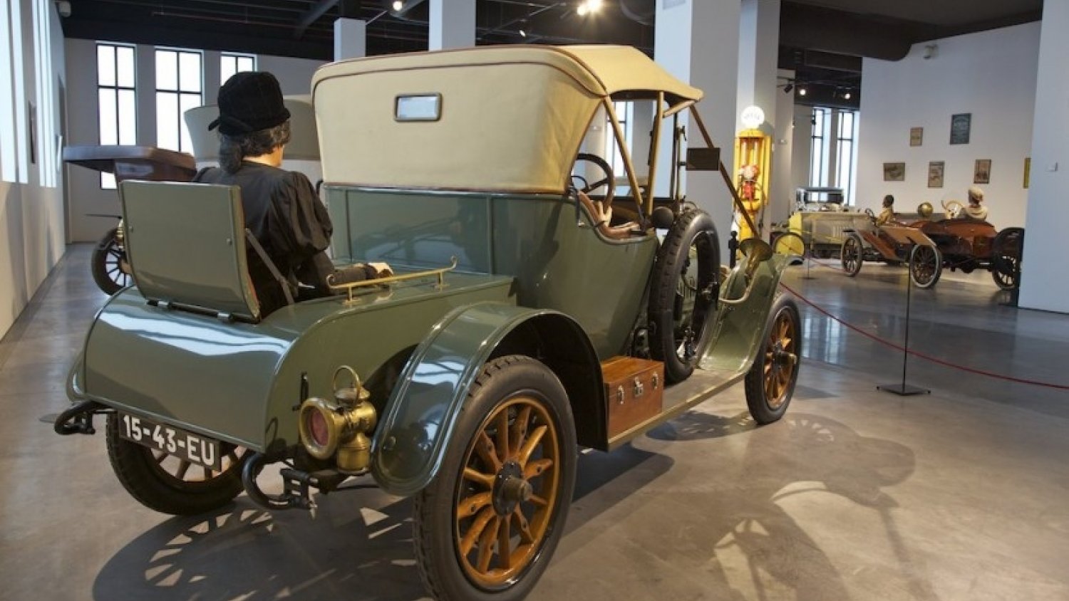 El Museo Automovilístico acoge el Club Mercedes Clásicos de Andalucía