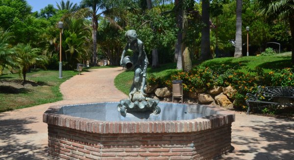 El Ayuntamineto de Estepona mejora sus parques urbanos