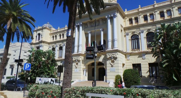 El Ayuntamiento abre a los funcionarios del grupo C1 la convocatoria para ser director de distrito