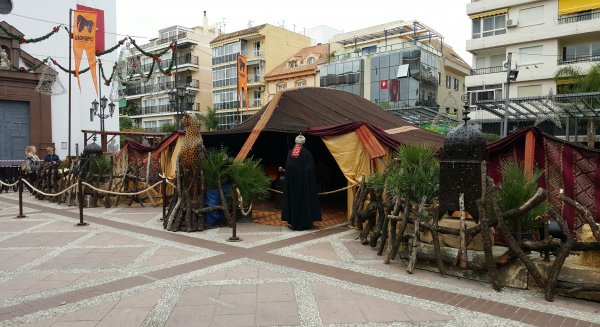 El emisario de los Reyes Magos instala su jaima en Fuengirola para recoger las cartas de los niños