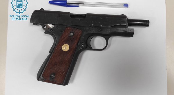 Detenido un hombre por conducir bajo los efectos del alcohol y las drogas tras intervenir cocaína y una pistola