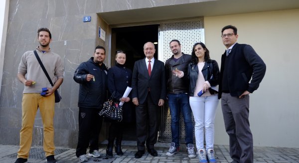 El Ayuntamiento de Málaga entrega dos nuevas promociones de viviendas de alquiler VPO para jóvenes