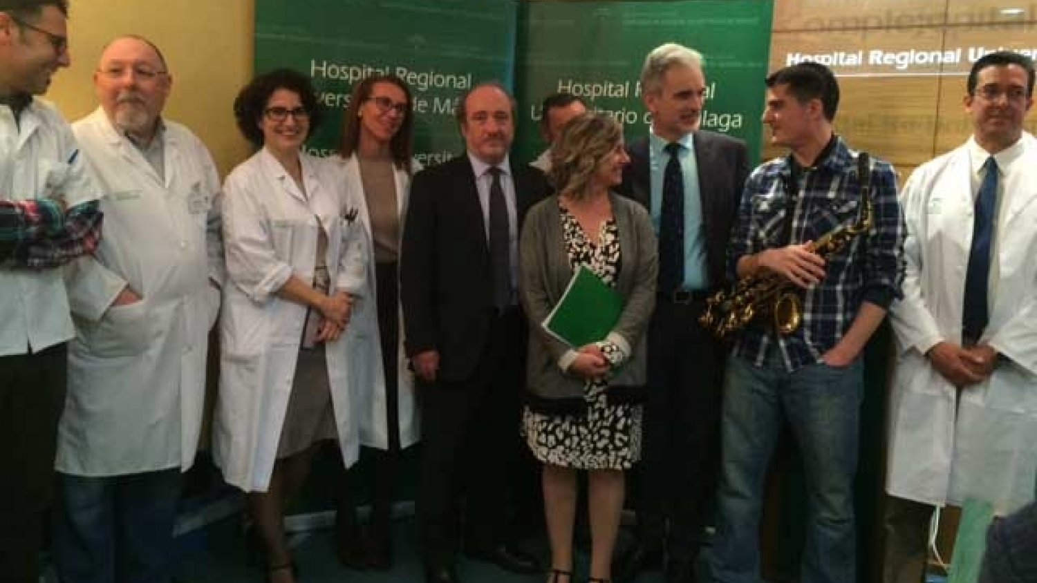 Extirpan un tumor cerebral a un paciente despierto por primera vez en Europa