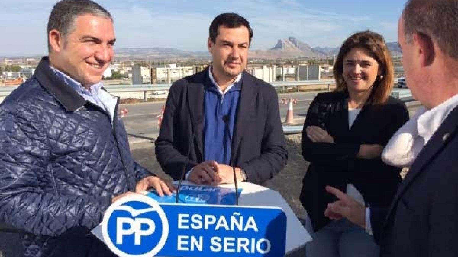 Bendodo fija como compromisos ferroviarios del PP la conexión AVE con Sevilla y Granada y el tren hasta Marbella y Estepona