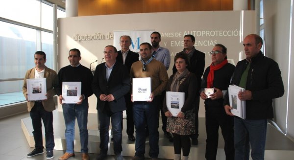 Diputación entrega 13 Planes de Autoprotección y Emergencias a ocho municipios
