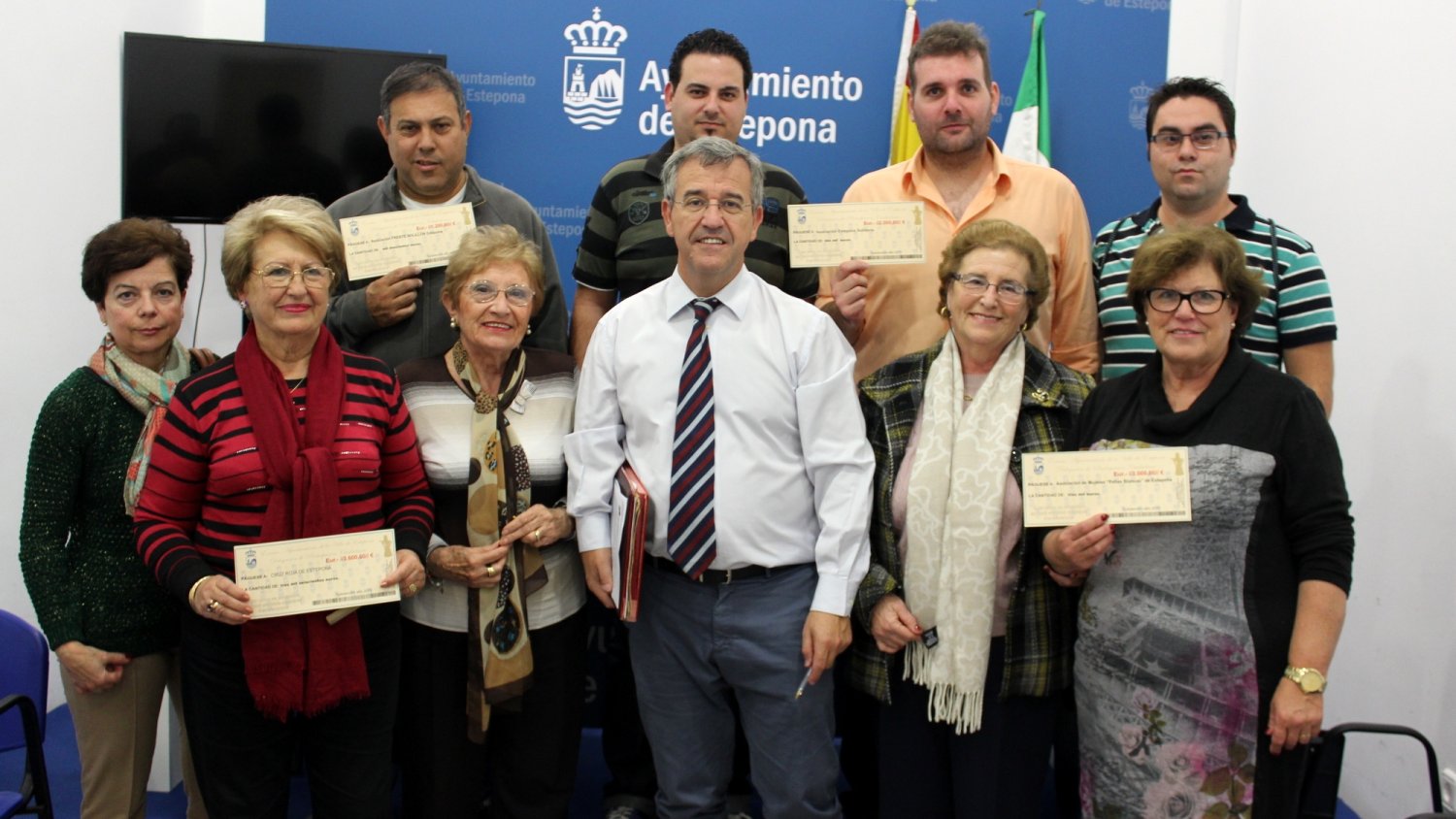 Estepona y Cruz Roja renuevan el convenio de servicio de transporte adaptado a personas con discapacidad