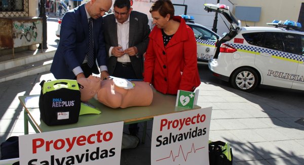 Vélez-Málaga cuenta con cinco desfibriladores móviles en vehículos de la Policía Local y Protección Civil