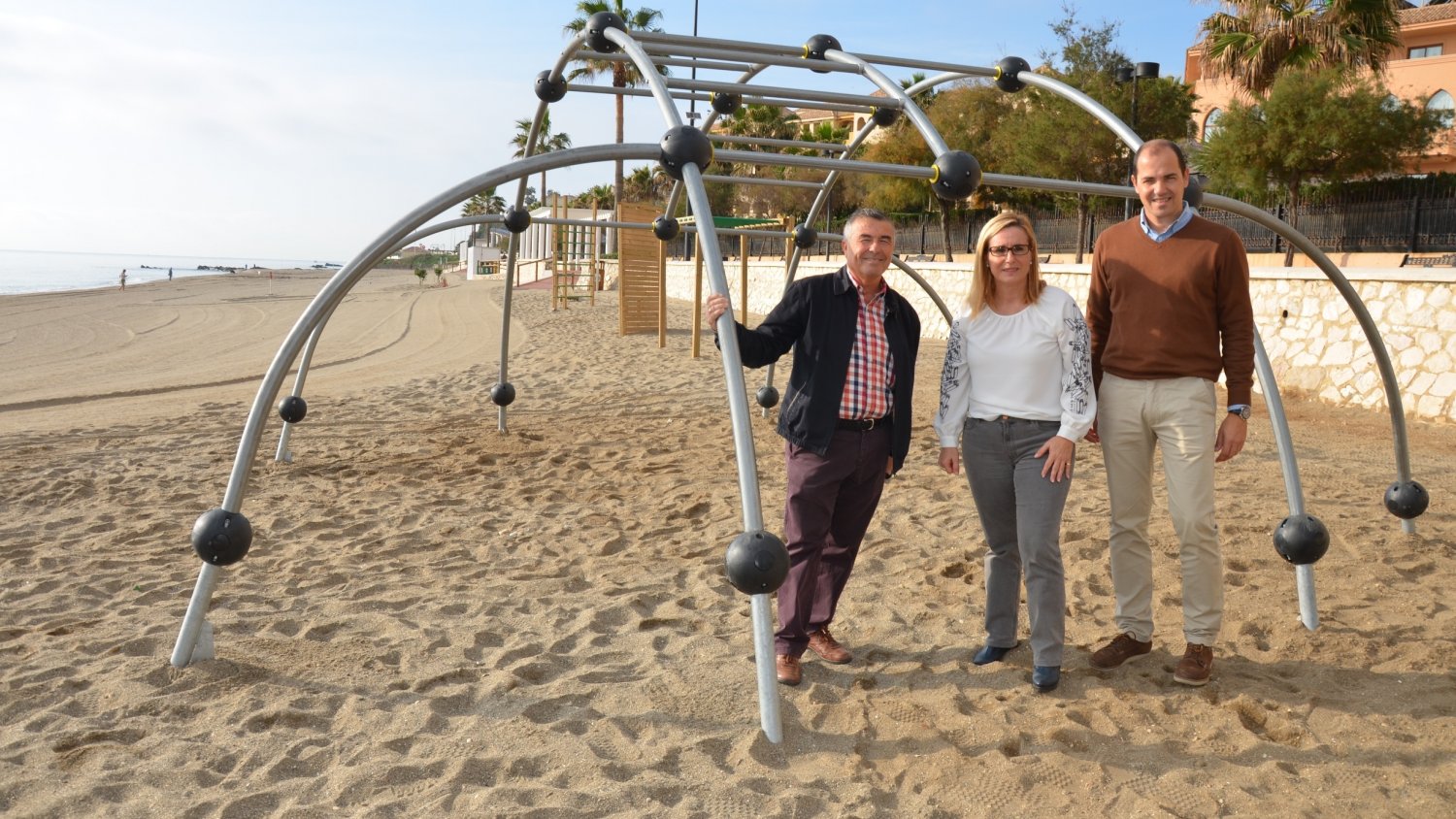 Fuengirola habilita una zona especial en la playa del Castillo con elementos para la práctica del 