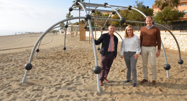 Fuengirola habilita una zona especial en la playa del Castillo con elementos para la práctica del 