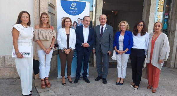 Empleo dirigirá a 59.000 mujeres del mundo rural un programa formativo para reducir la brecha digital