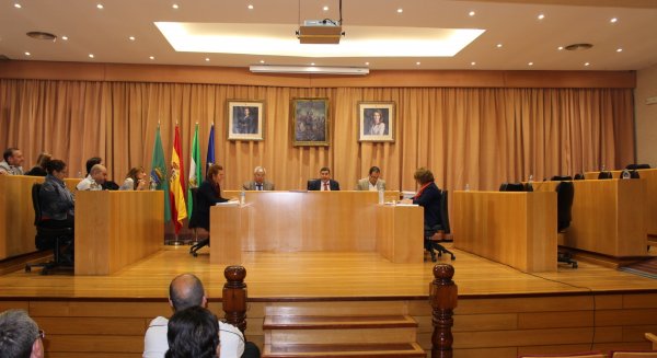 El Ayuntamiento de Vélez aprueba la declaración de viabilidad para permitir la constitución de la ELA en Torre del Mar