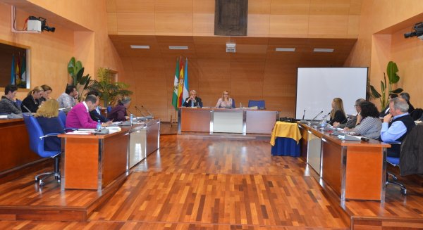 El Pleno de Fuengirola aprueba por unanimidad la cofinanciación del programa de fomento del empleo 'Andalucía Orienta'