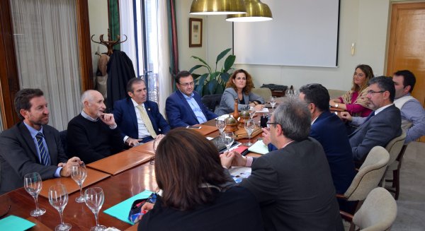 El PSOE eliminará las cláusulas suelo y suprimirá las tasas judiciales actuales para pymes