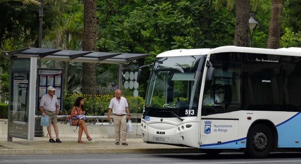 La EMT promueve el uso del autobús durante las fechas navideñas