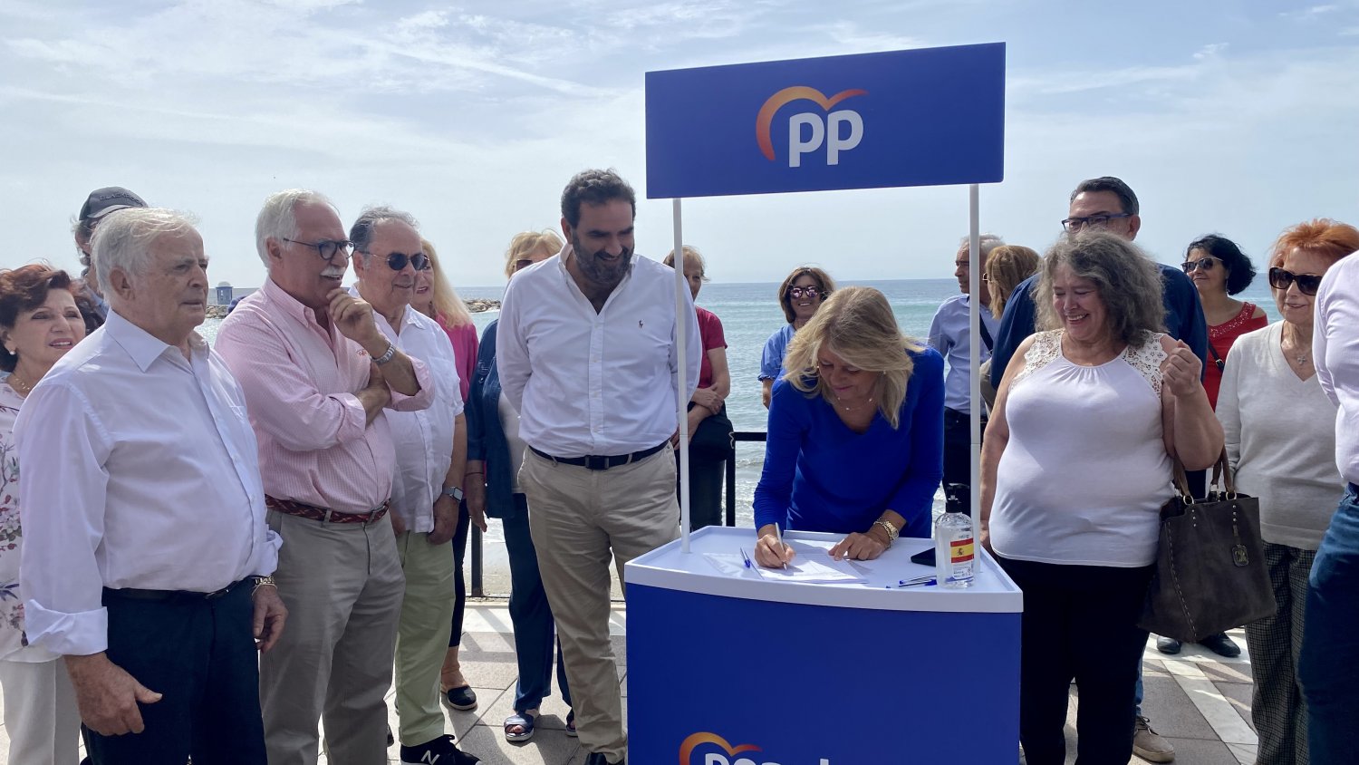 Ángeles Muñoz presenta la campaña ‘Espigones Ya!’ para pedir la estabilización de las playas al Gobierno de España