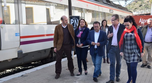 PSOE se compromete a mejorar las comunicaciones ferroviarias con El Chorro y el Caminito del Rey