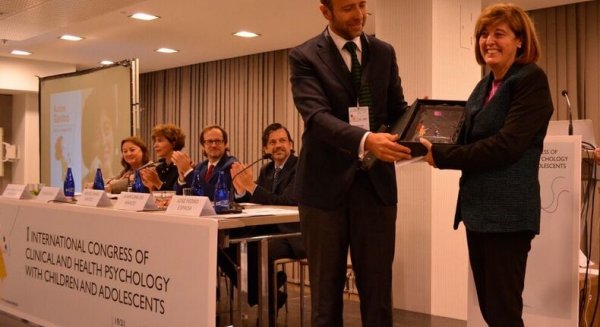 La catedrática de Psicología de la UMA Aurora Gavino recibe el 'Premio AITANA'