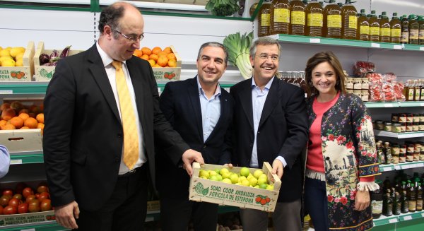 La Cooperativa Agrícola de Estepona, con 600 socios, se suma a la marca promocional 'Sabor a Málaga'