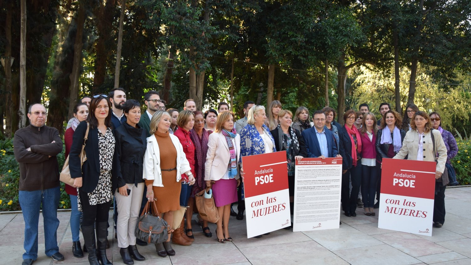 El PSOE se manifiesta en toda la provincia contra la violencia de género y critica 