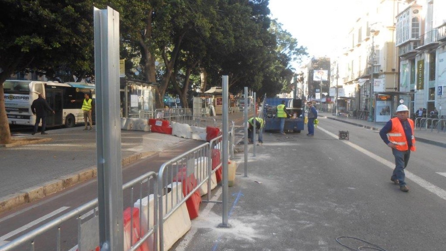 La obra del metro ocupa la Alameda Principal y el Puente de Tetuán para iniciar la ejecución de la infraestructura