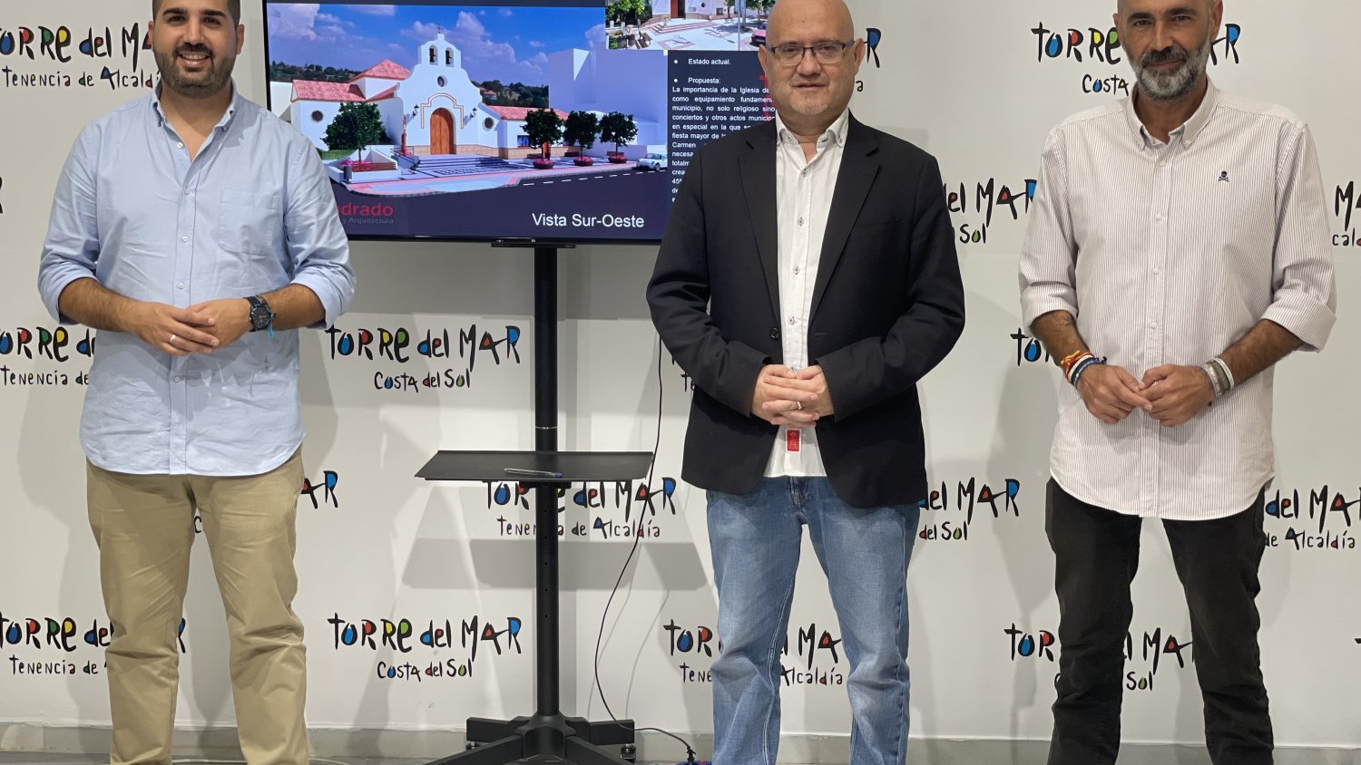 Infraestructuras presenta la renovación integral de la plaza de la Iglesia de la Caleta de Vélez