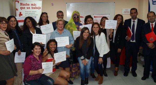 Unicaja colabora con un curso de apoyo domiciliario de Cruz Roja Marbella en el que han participado 15 alumnas