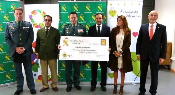 La Fundación Luis Olivares recibe los beneficios recaudados por las actividades del día de la patrona de la Guardia Civil