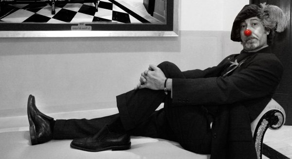 La Sala Gades acoge la obra 'Yo, Mimo', homenaje de Ángel Baena a los maestros del arte del silencio