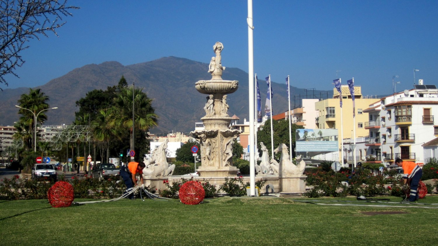 El Ayuntamiento de Estepona aumenta un 10% los puntos de luz del alumbrado de Navidad y adelanta su encendido