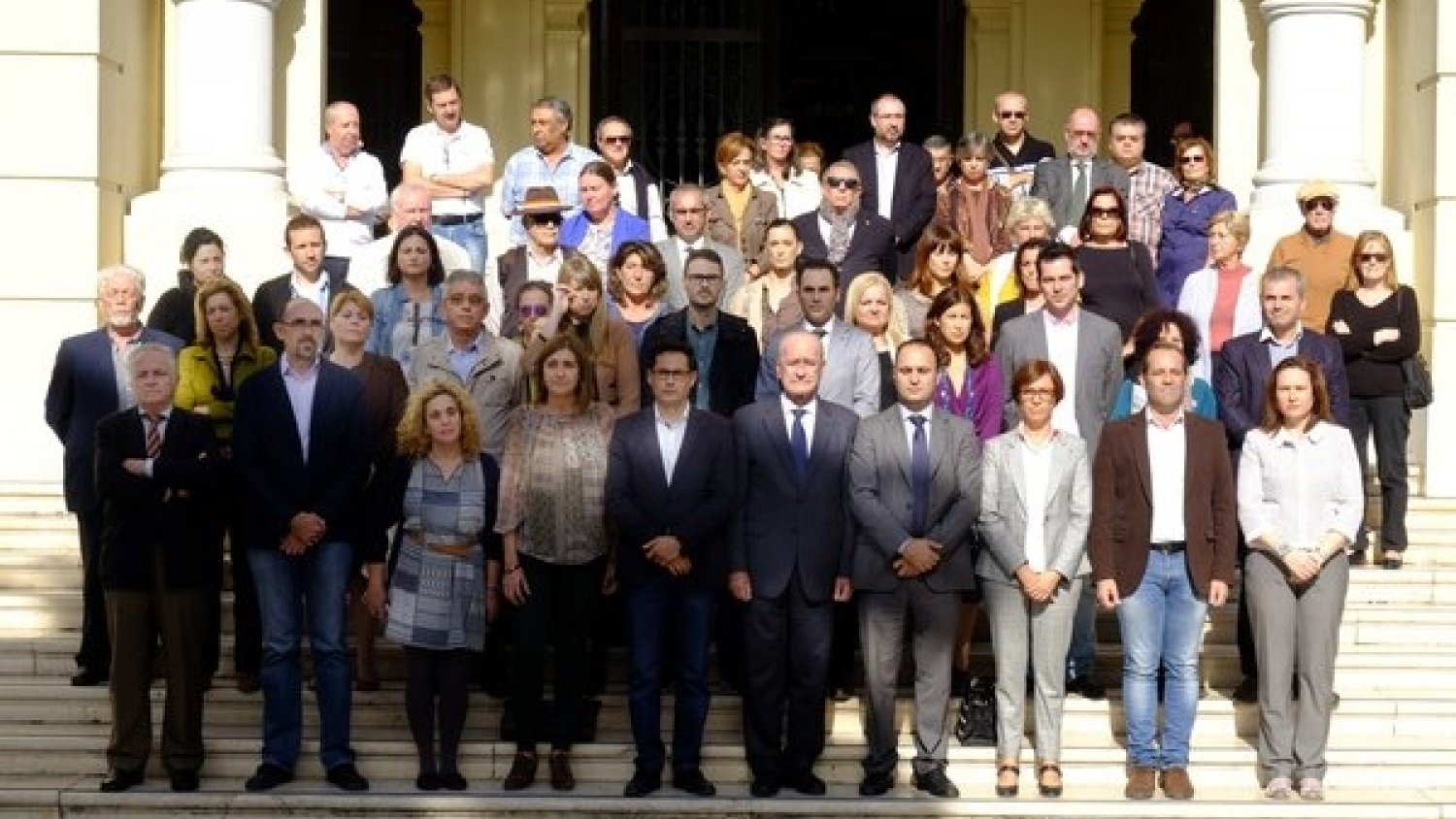 Málaga guarda minutos de silencio por las víctimas de los atentados terroristas de París