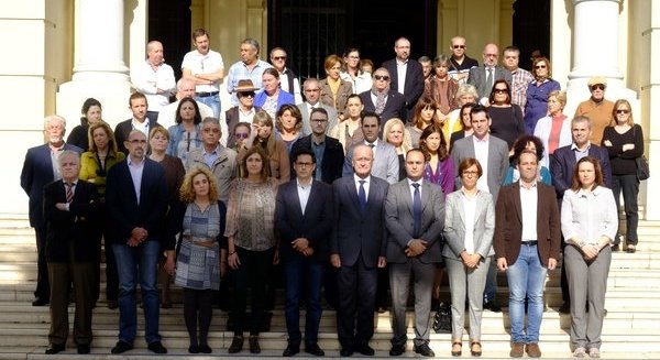 Málaga guarda minutos de silencio por las víctimas de los atentados terroristas de París