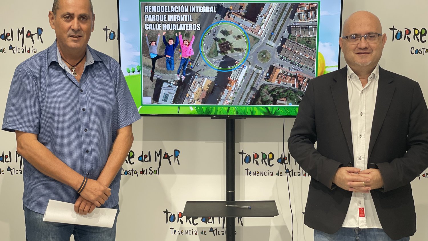 Medio Ambiente anuncia una reforma integral del parque infantil de calle Hojalateros de Vélez-Málaga