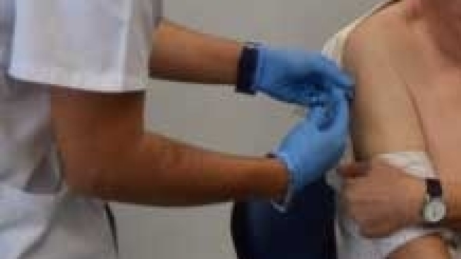 Más de 300 vecinos de Estepona se vacunan contra la gripe desde el inicio de la campaña