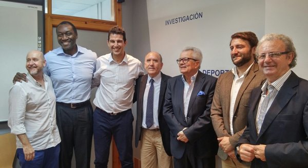 El complejo deportivo de la UMA acoge la presentación de 'Óscar Lisbona, un ejemplo de superación'