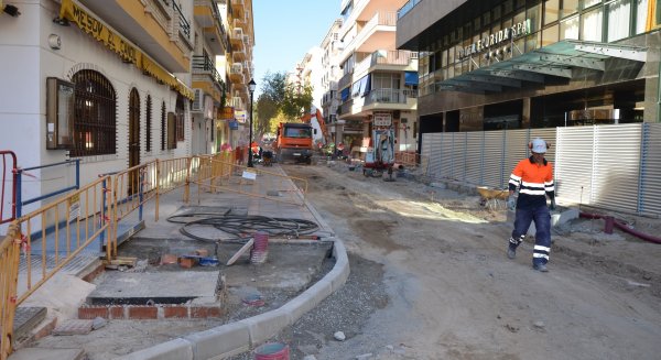 Los trabajos de remodelación integral de la céntrica calle Doctor Gálvez Ginachero de Fuengirola entran en su última fase de ejecución