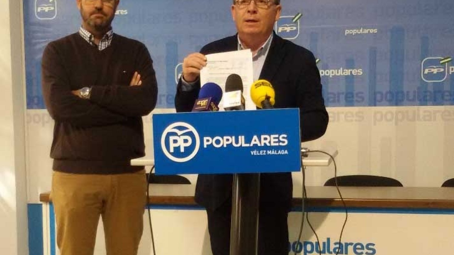 El PP de Vélez-Málaga critica que el equipo de gobierno retire una acusación 