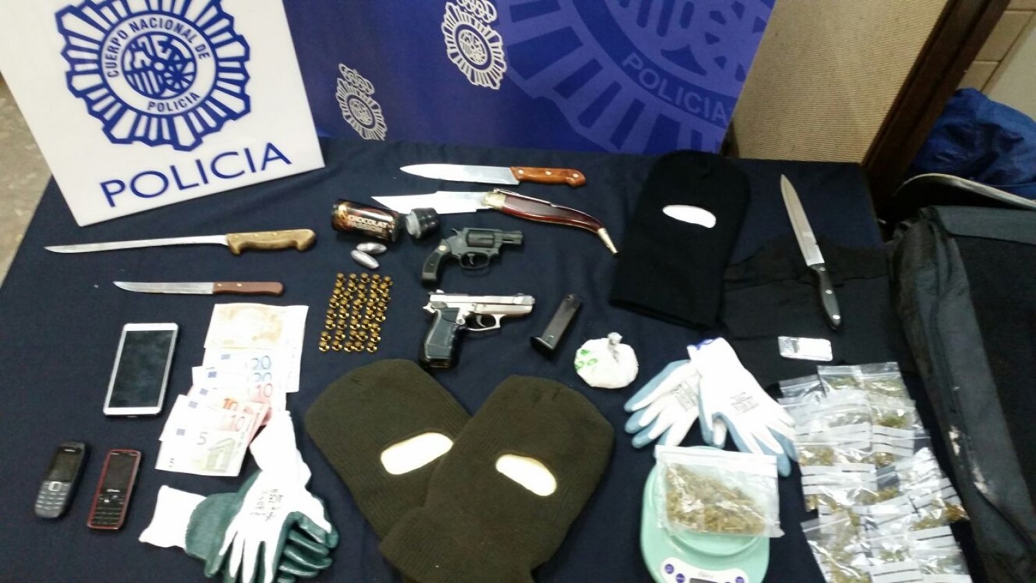 Detienen a ocho personas y esclarecen cuatro atracos en Málaga