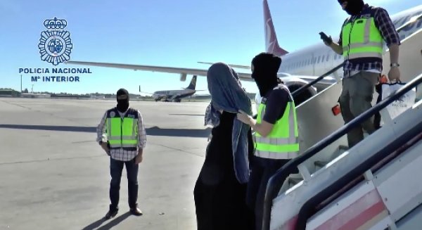 Detenida en el aeropuerto de Málaga una mujer por su presunta vinculación con DAESH
