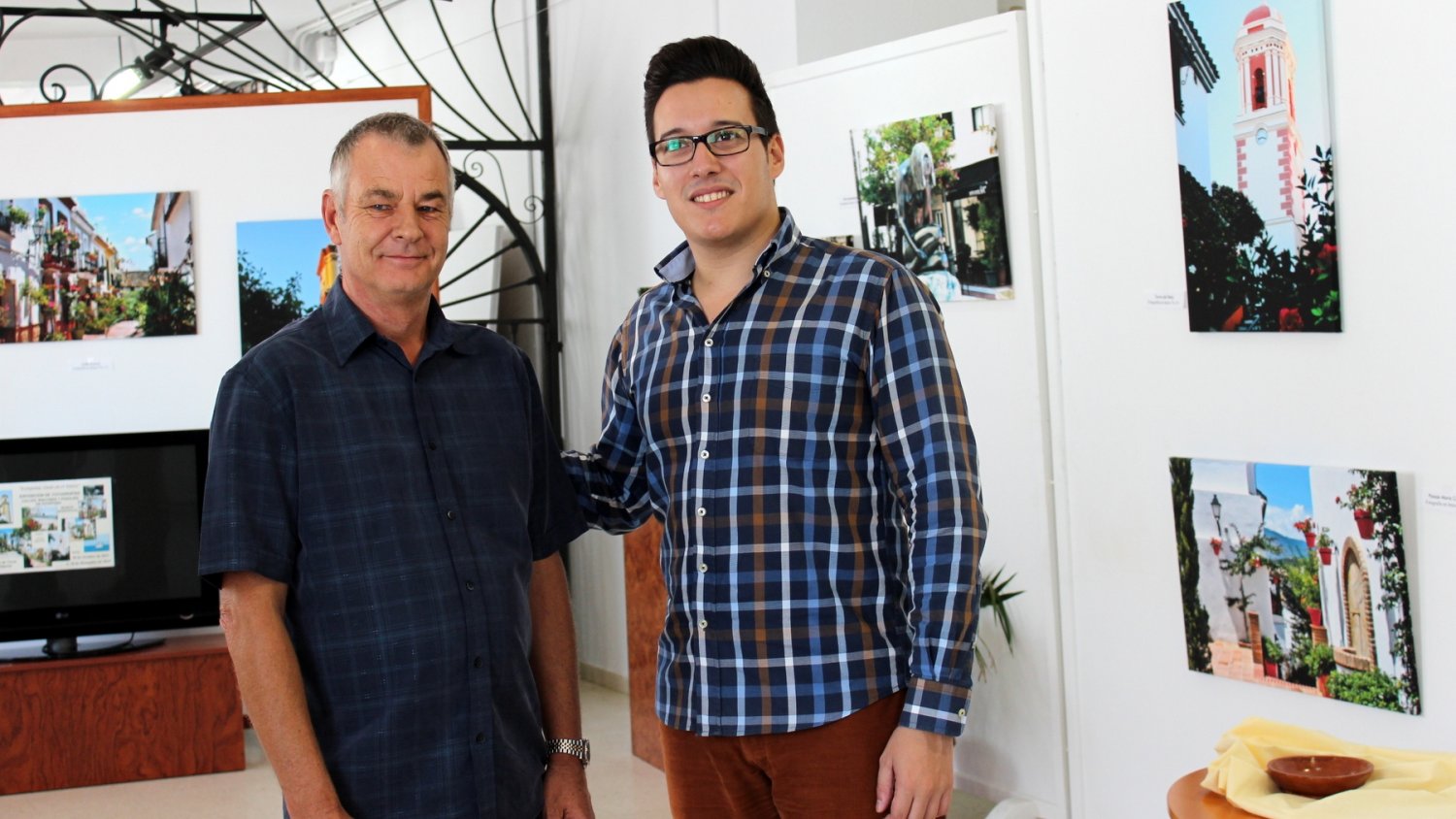 Los lugares más bellos de Estepona en una exposición de fotografías en lienzo de David Brewer
