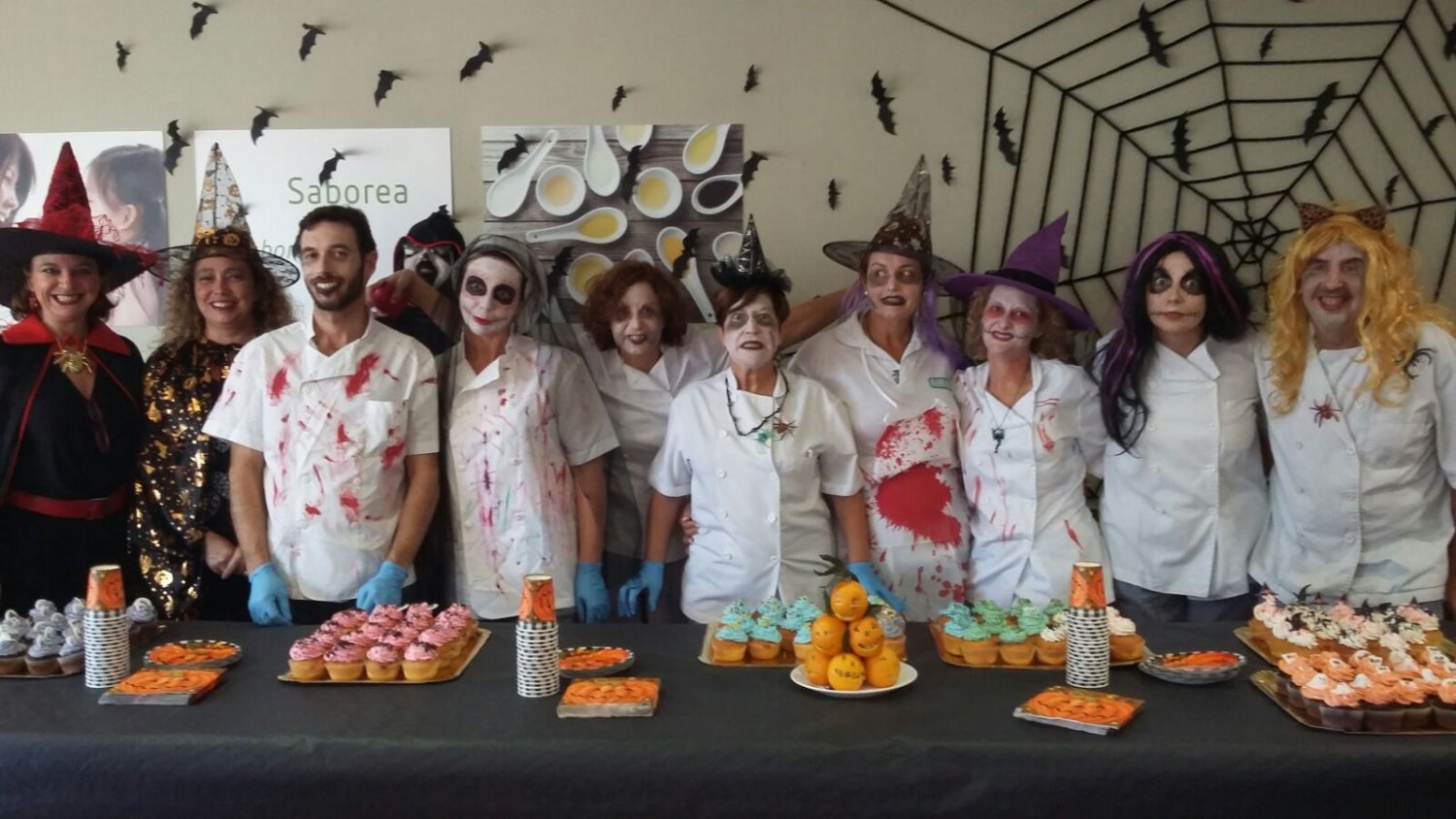 El Hospital Materno Infantil ofrece una merienda de Halloween a los menores ingresados y sus familias