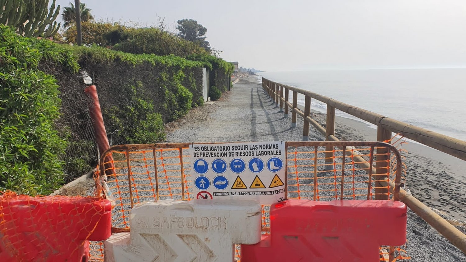 Iniciadas las obras del tramo de senda litoral desde la playa de Los Rubios hasta el arroyo Santillán