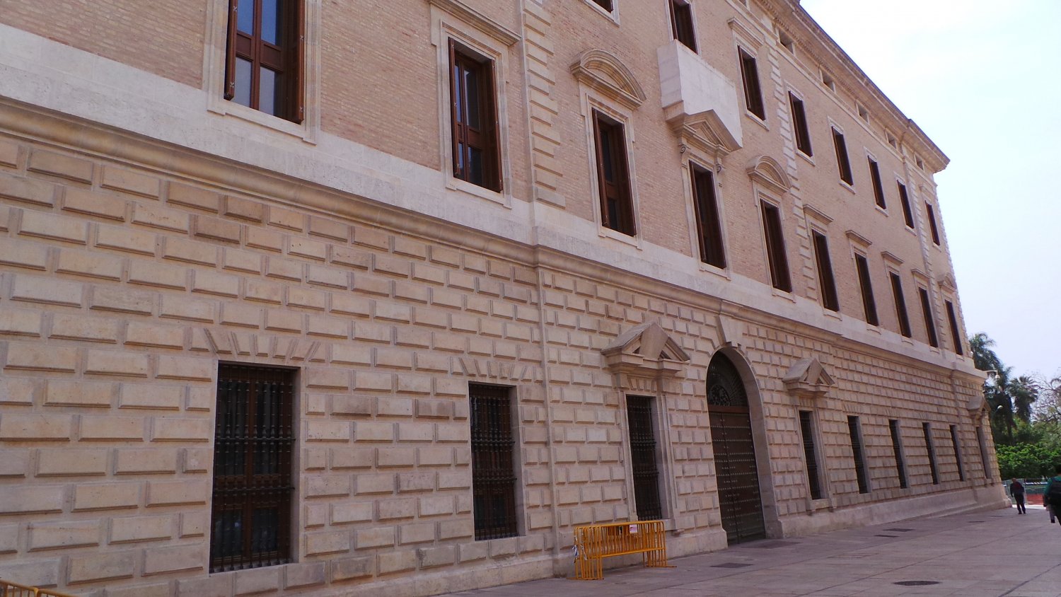 De la Torre dice que el Gobierno tiene terminado el edificio de la Aduana y que la Junta 