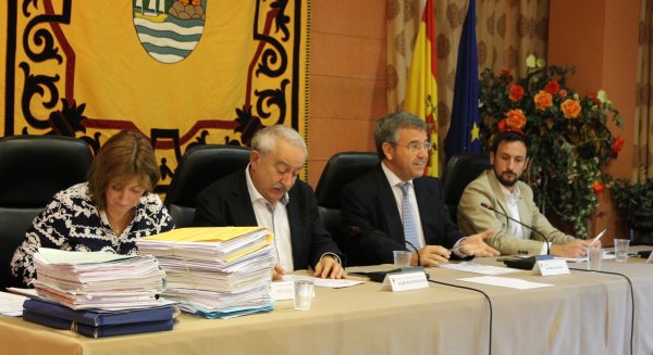 El Pleno de Estepona aprueba solicitar la anulación de un seguro bancario 