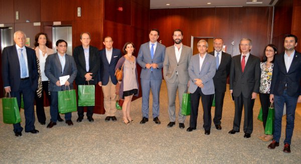 Fernández apuesta por comercializar nuevos productos en Portugal para atraer viajeros todo el año y ganar cuota