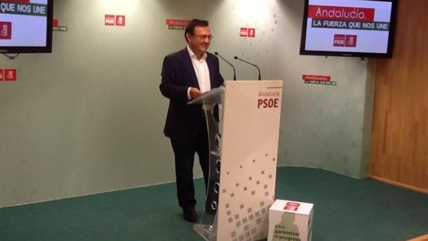 Heredia (PSOE) dice que la segunda pista del aeropuerto sigue cerrada 