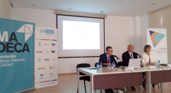 Medio centenar de ayuntamientos de la provincia participan en una jornada sobre estrategias de futuro para el desarrollo local