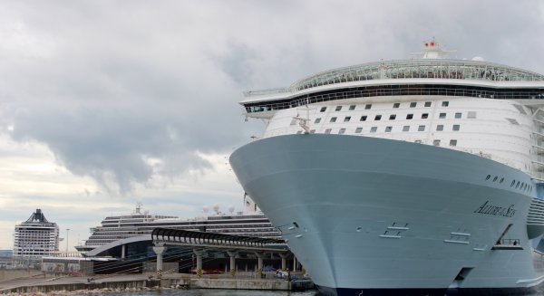 El Puerto de Málaga bate el récord de cruceristas con 13.000 pasajeros