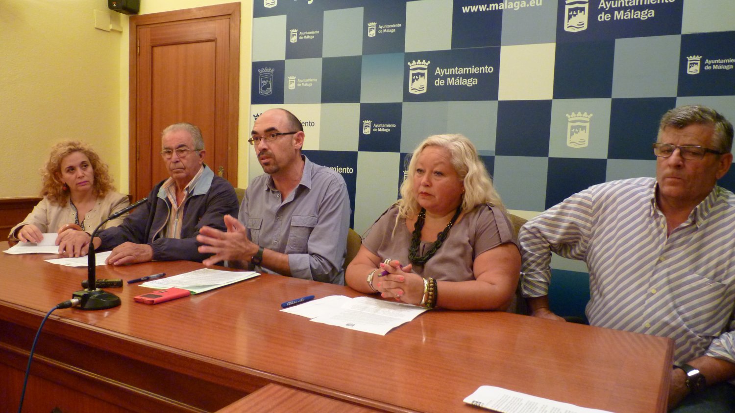 Málaga para la Gente reclama medidas legales y dignas para vendedores del rastro